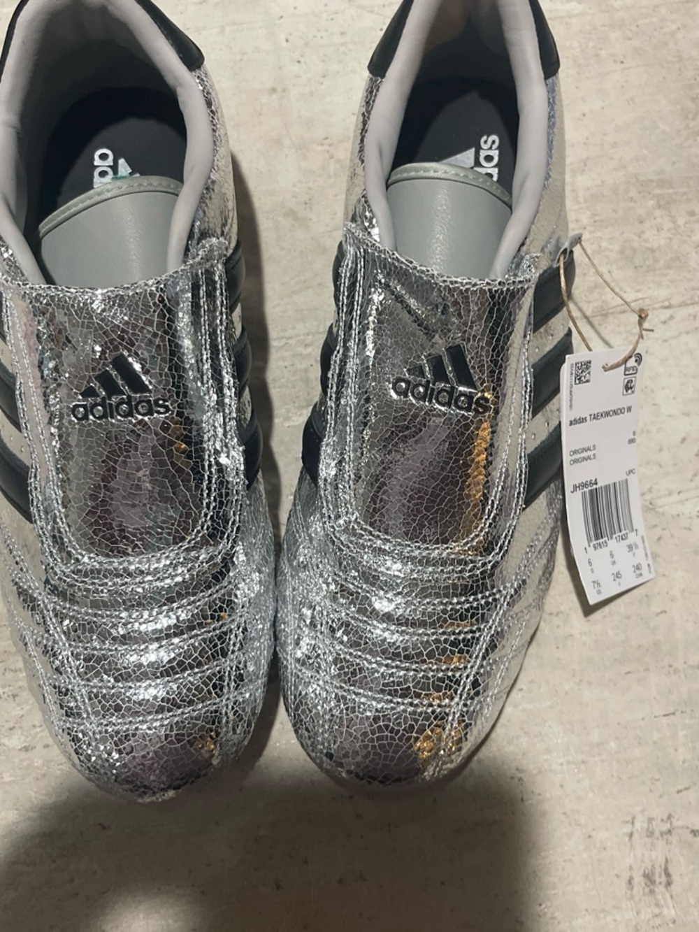 adidas Silver Metallic taekwondo Low-Top Sneakers with Black Stripes - Picture 2 of 4